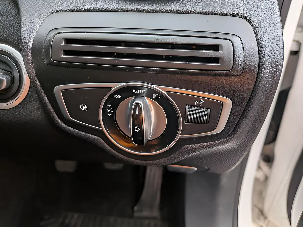 Used 2016 Mercedes-Benz C Class Sport White - Interior and Exterior details 13