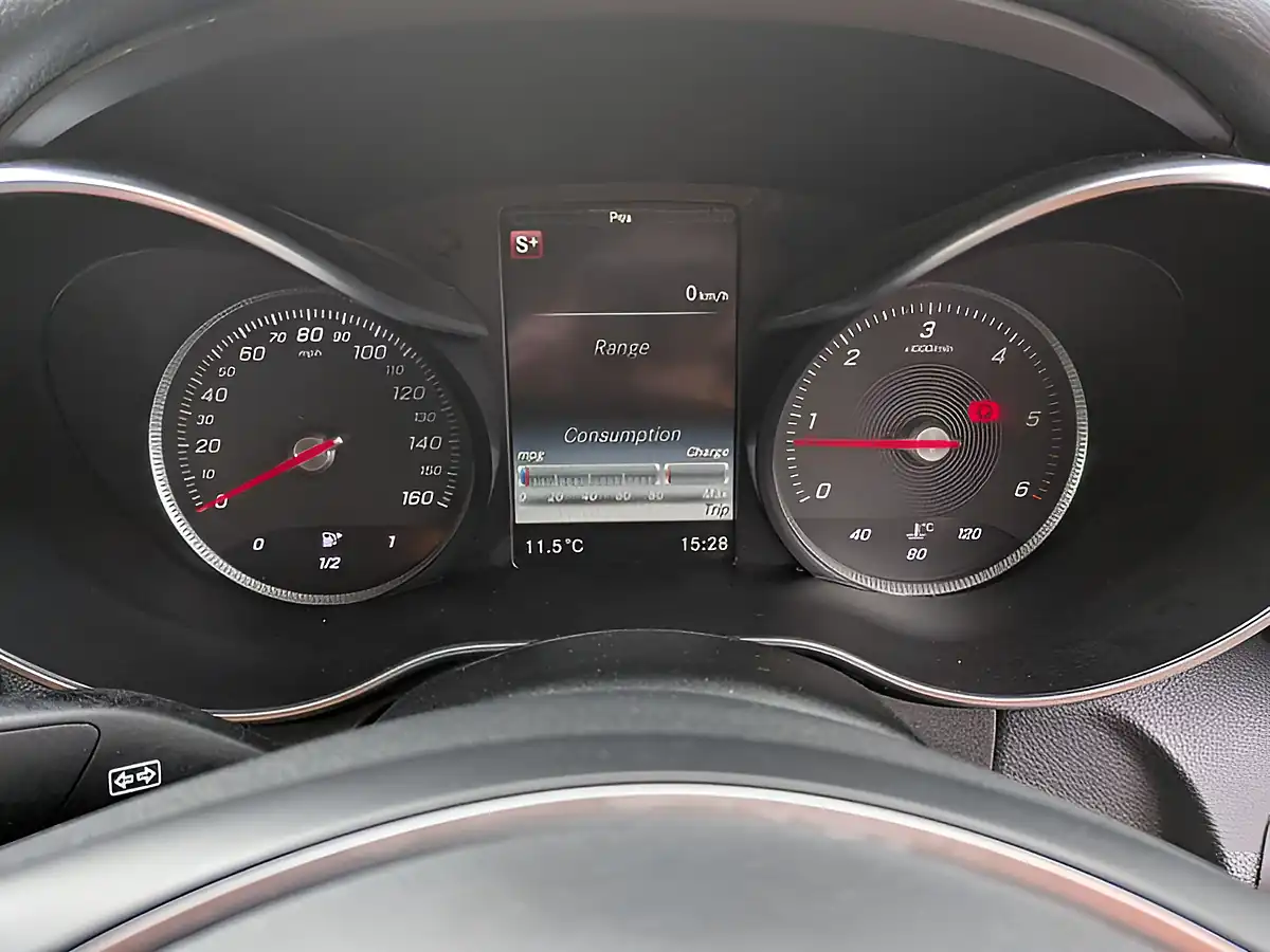 Used 2016 Mercedes-Benz C Class Sport White - Interior and Exterior details 14