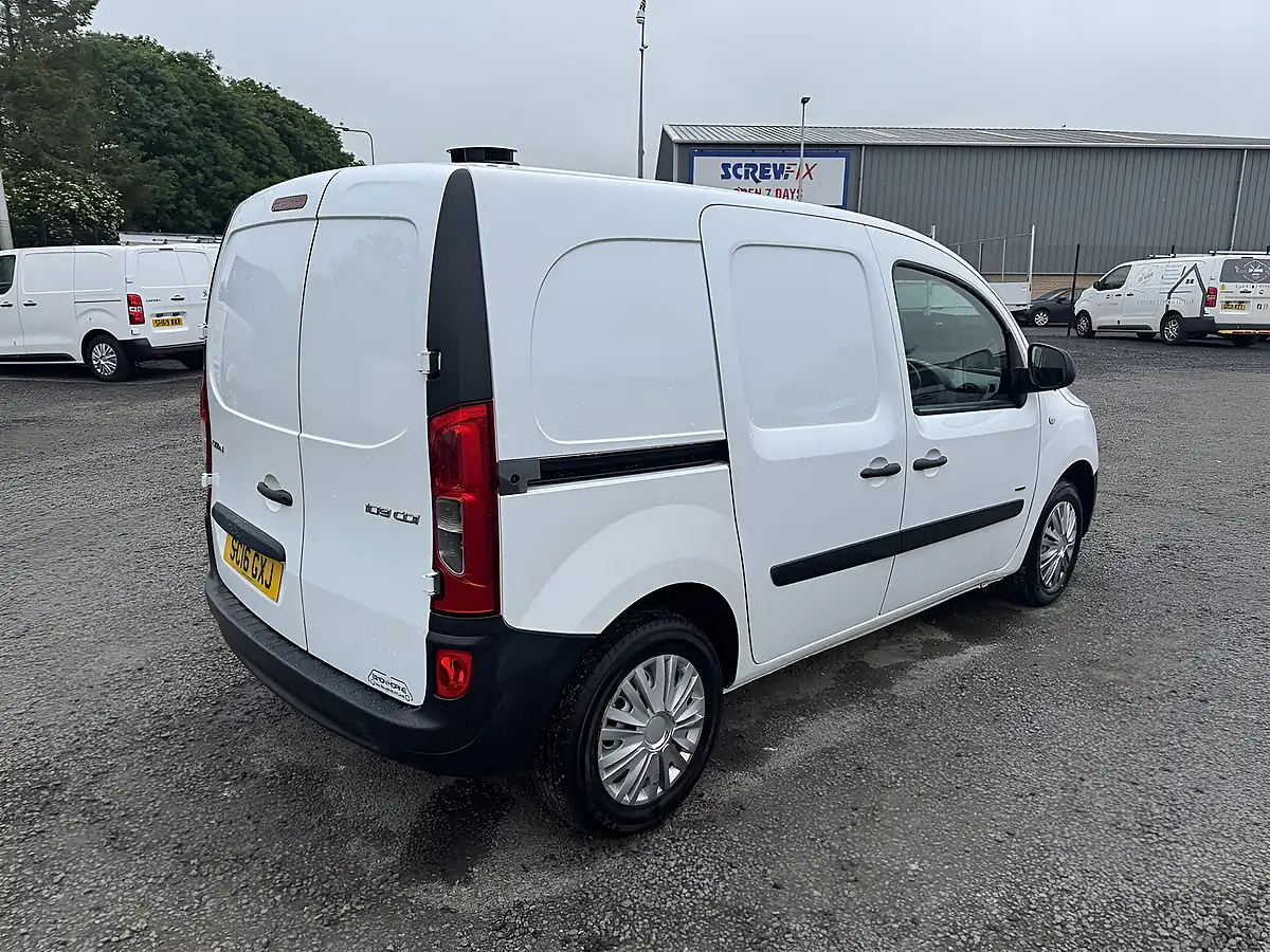 Used 2016 Mercedes-Benz Citan 109 White - Interior and Exterior details 6