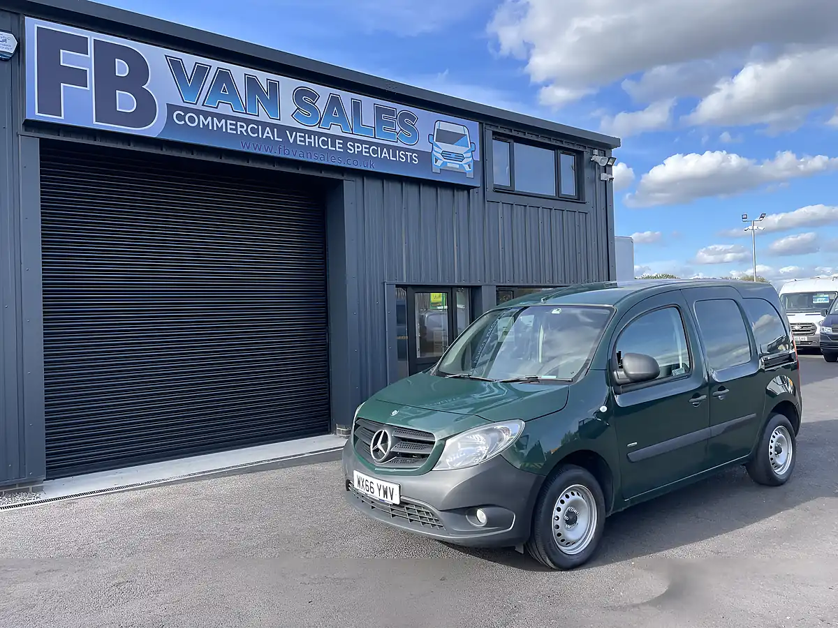 Used 2016 Mercedes-Benz Citan Blueefficiency Swb Green - Front View
