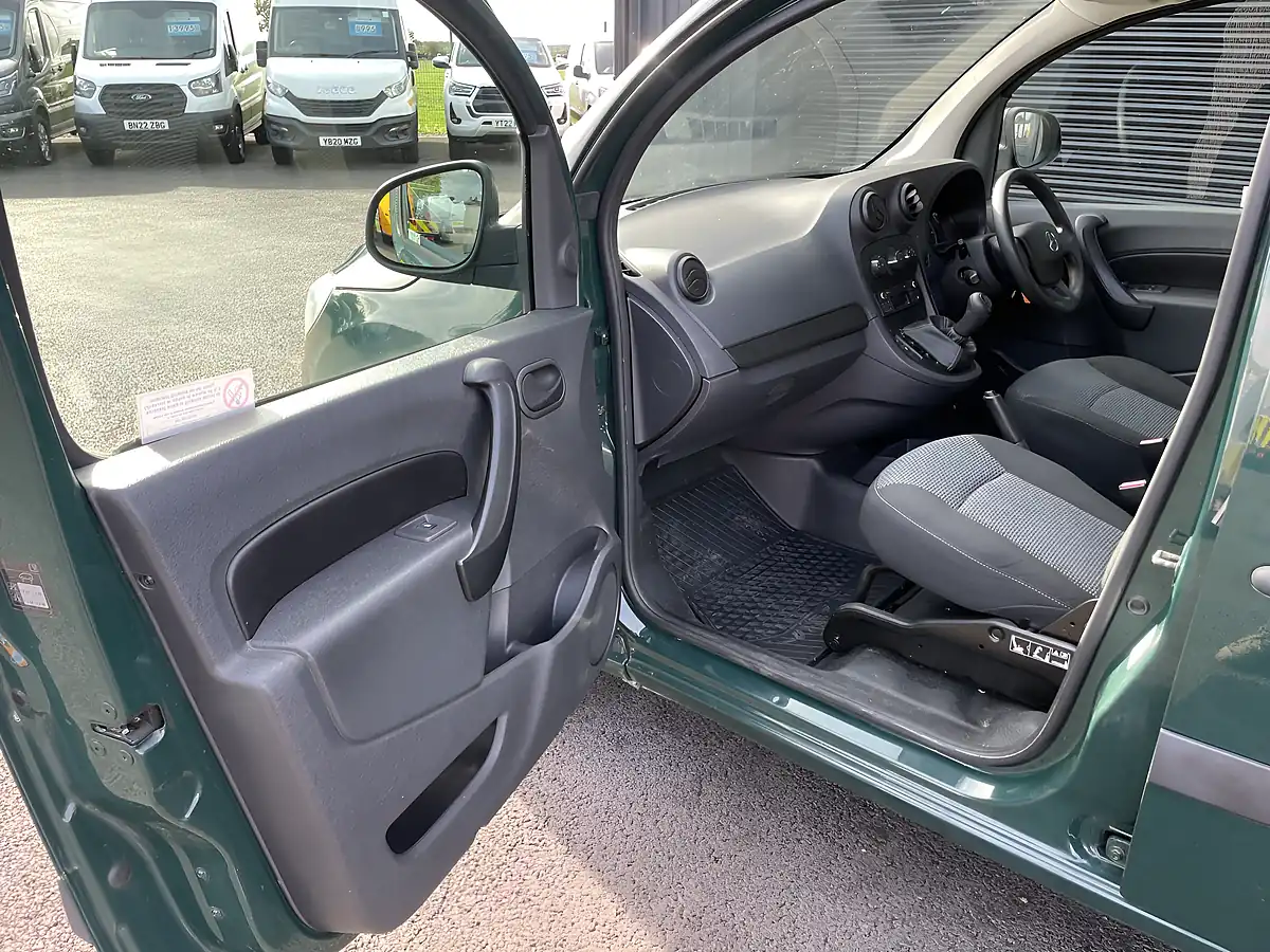 Used 2016 Mercedes-Benz Citan Blueefficiency Swb Green - Interior and Exterior details 13