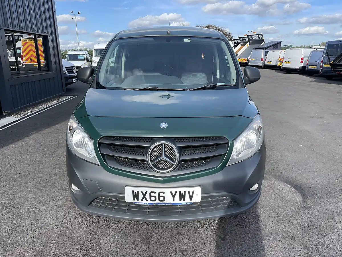 Used 2016 Mercedes-Benz Citan Blueefficiency Swb Green - Interior and Exterior details 3