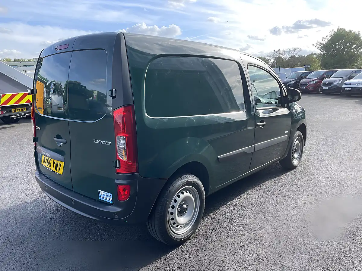 Used 2016 Mercedes-Benz Citan Blueefficiency Swb Green - Interior and Exterior details 5