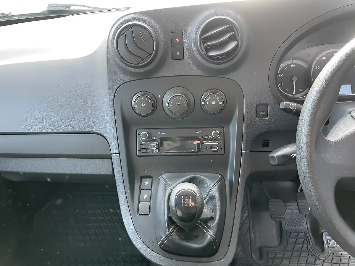 Used 2016 Mercedes-Benz Citan Blueefficiency Swb Green - Interior and Exterior details 9