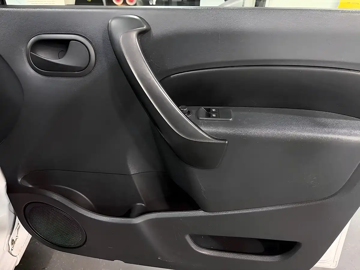 Used 2016 Mercedes-Benz Citan Crew Van Double Cab White - Interior and Exterior details 13