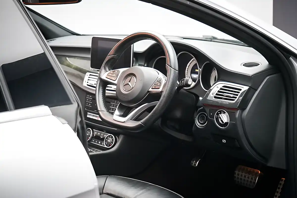 Used 2016 Mercedes-Benz Cls Class AMG Line (premium) Silver - Interior and Exterior details 15