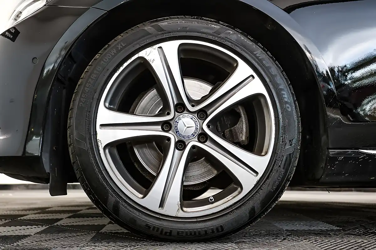 Used 2016 Mercedes-Benz E-Class Se (premium) Black - Interior and Exterior details 17