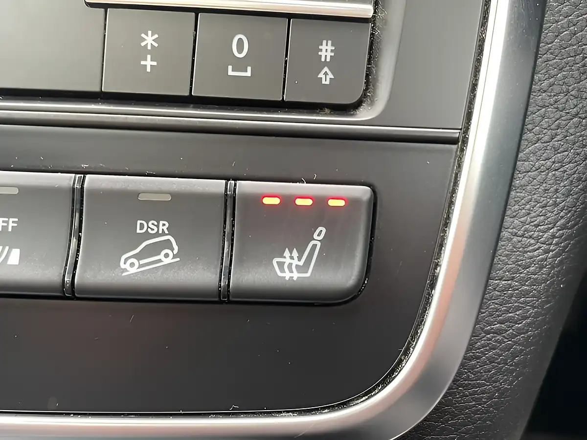 Used 2016 Mercedes-Benz Gla AMG Line (premium Plus) White - Interior and Exterior details 17