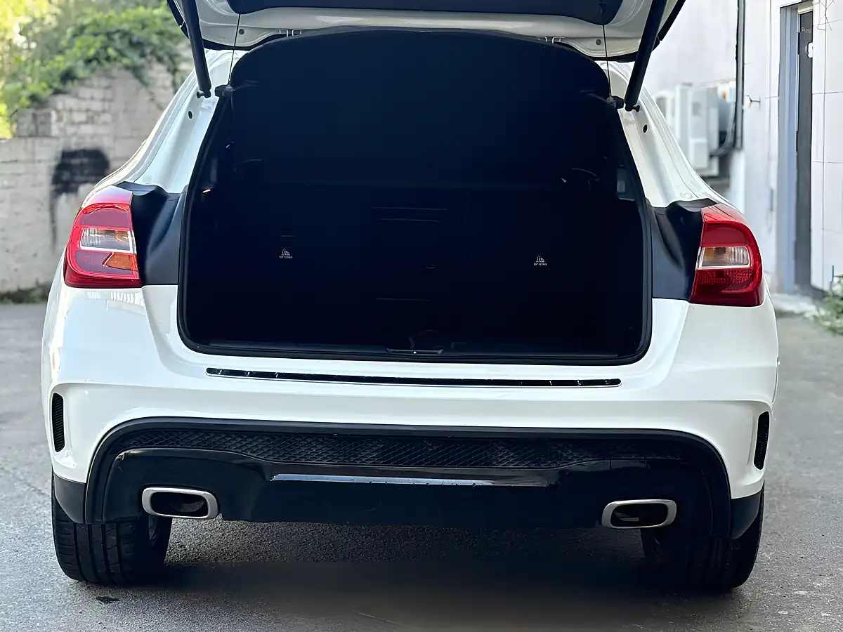 Used 2016 Mercedes-Benz Gla AMG Line White - Interior and Exterior details 10