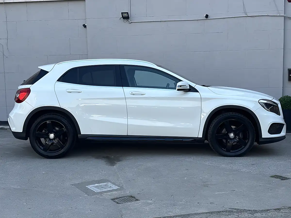Used 2016 Mercedes-Benz Gla AMG Line White - Interior and Exterior details 5