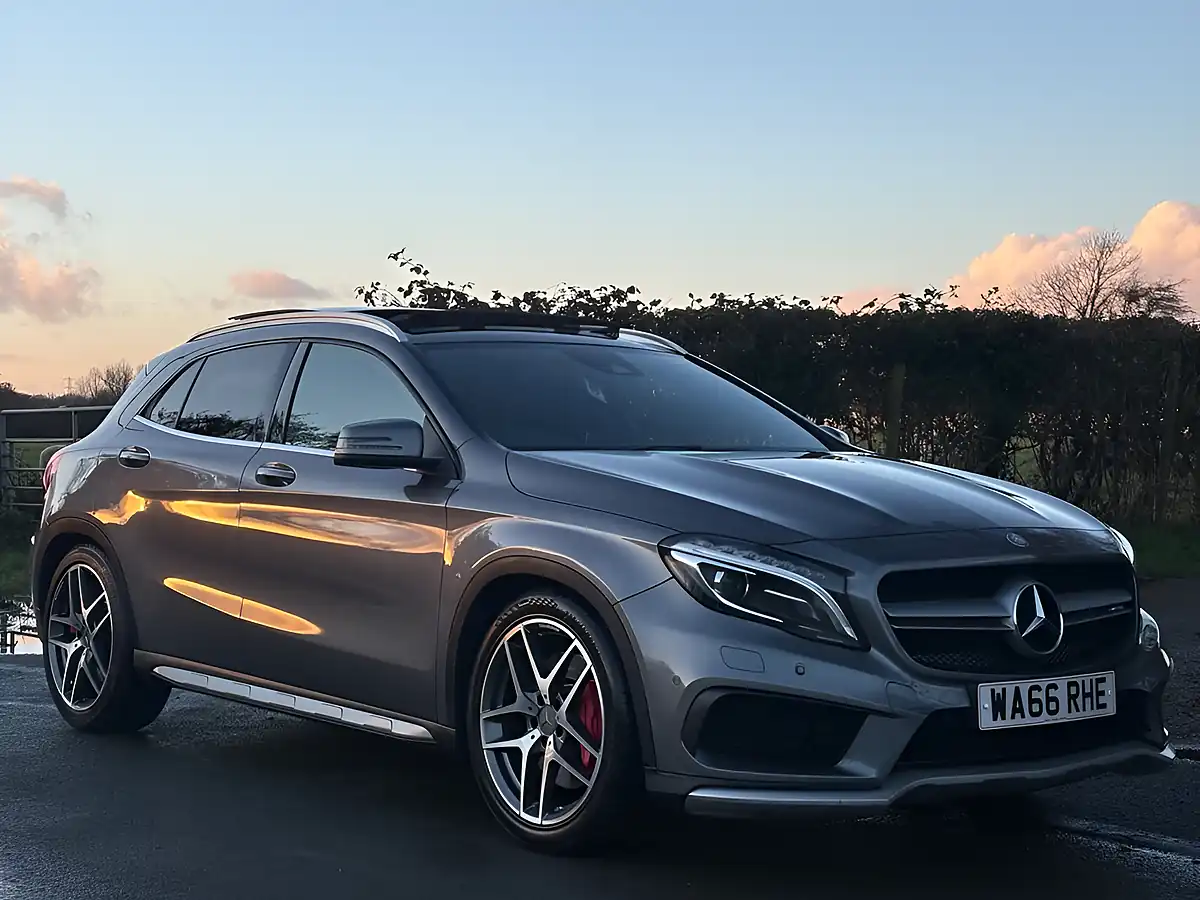 Used 2016 Mercedes-Benz Gla Premium Grey - Interior and Exterior details 3