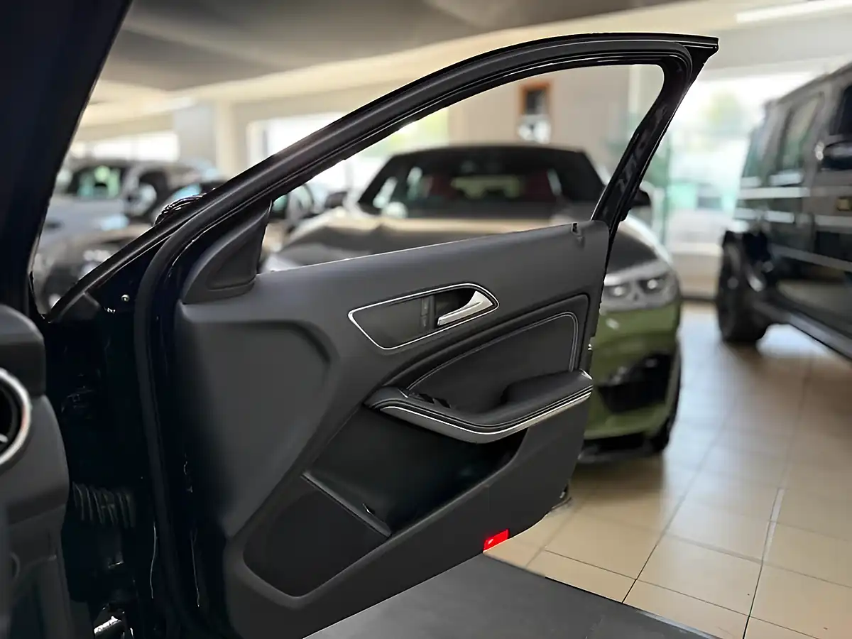 Used 2016 Mercedes-Benz Gla Sport (premium) Black - Interior and Exterior details 12