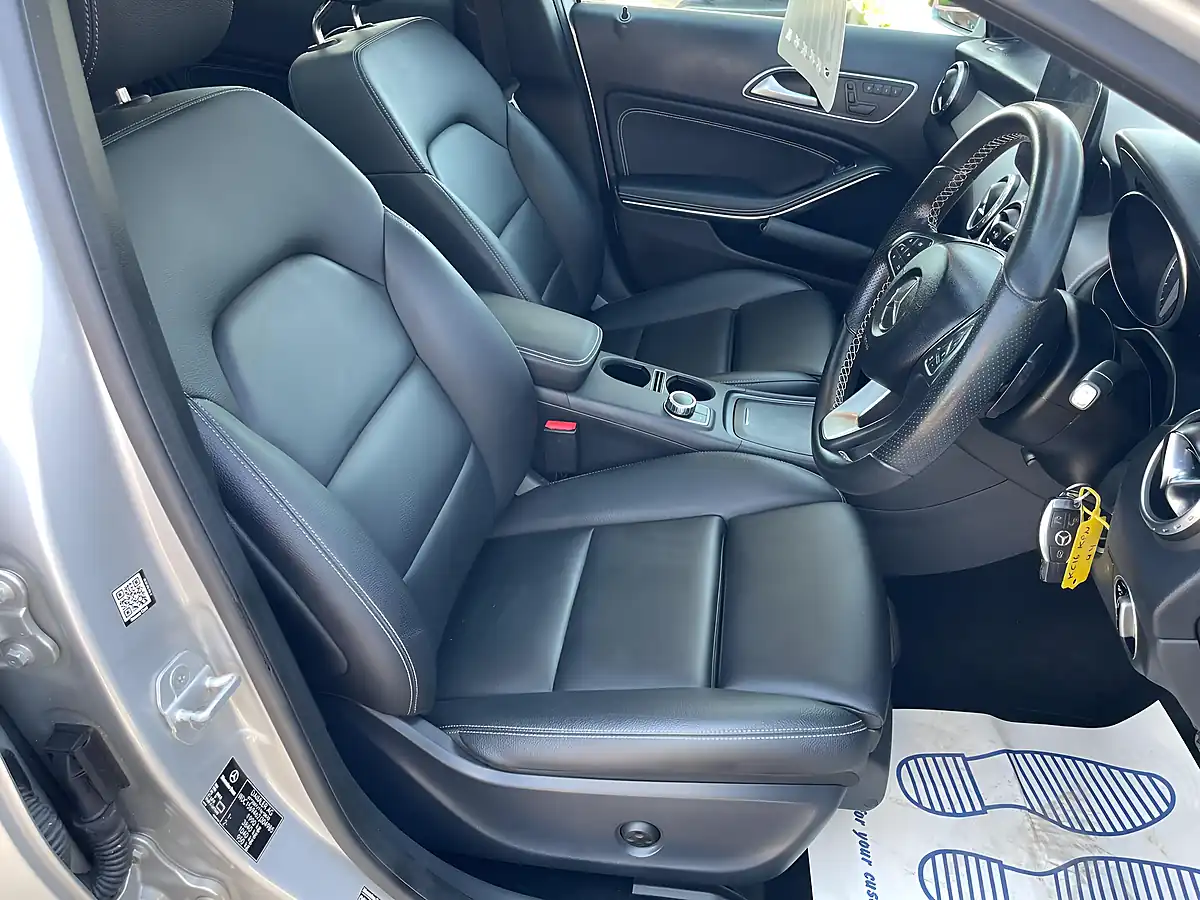 Used 2016 Mercedes-Benz Gla Sport (premium Plus) Silver - Interior and Exterior details 16