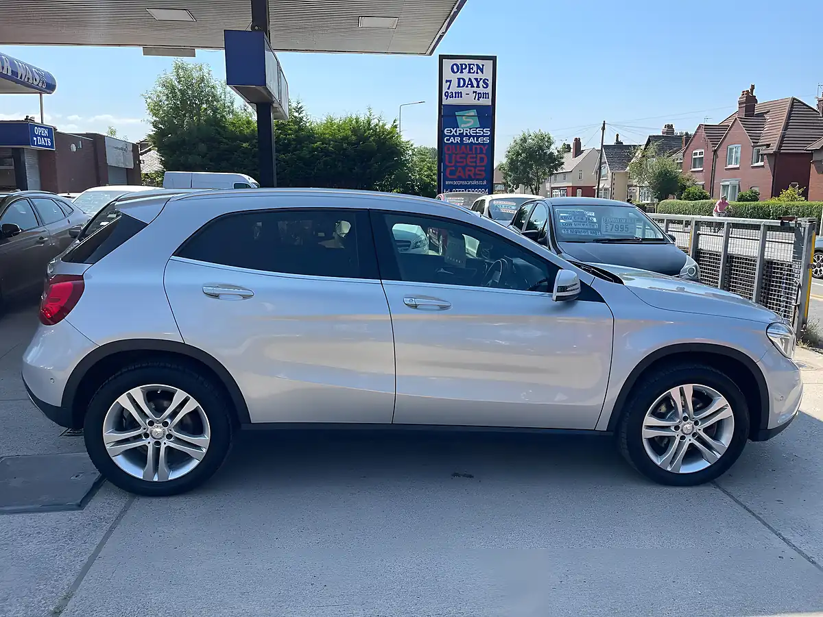 Used 2016 Mercedes-Benz Gla Sport (premium Plus) Silver - Interior and Exterior details 3
