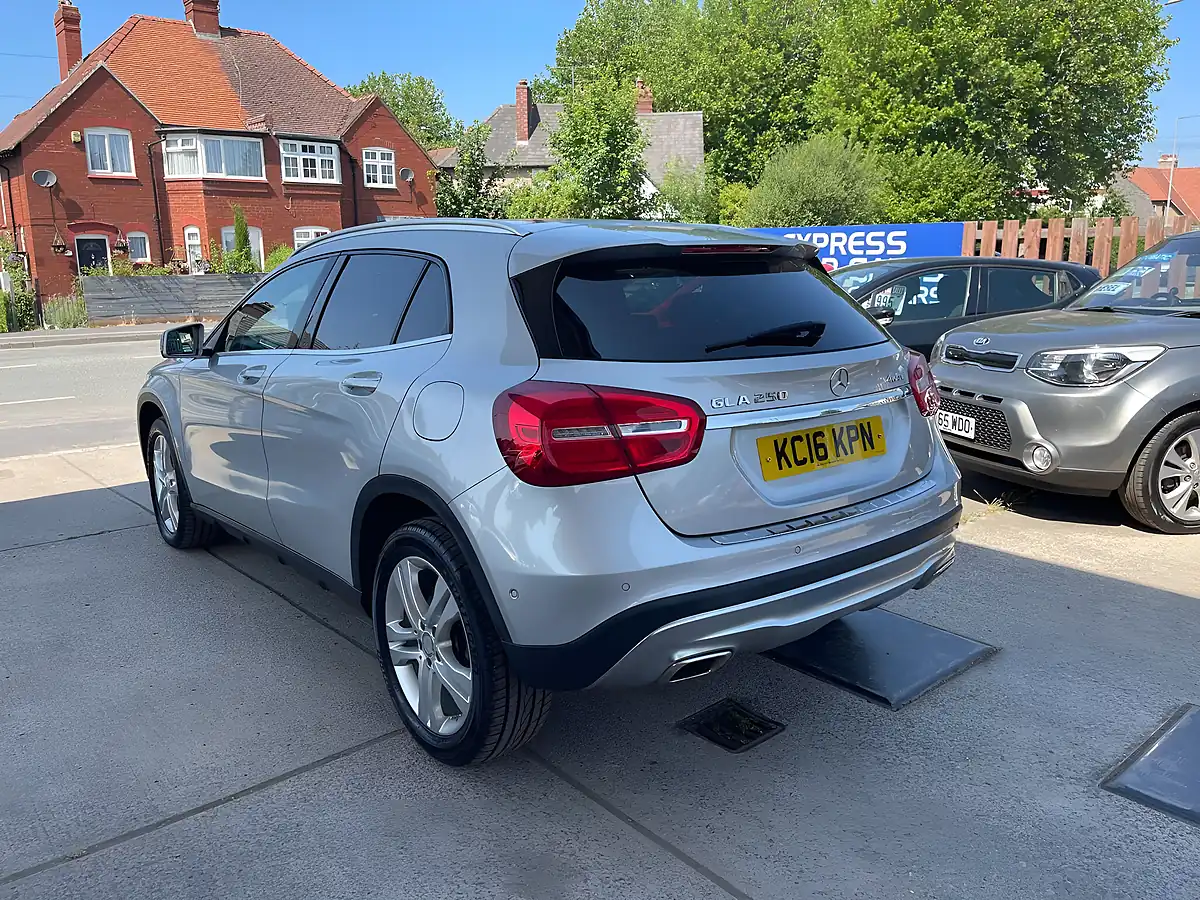 Used 2016 Mercedes-Benz Gla Sport (premium Plus) Silver - Interior and Exterior details 5