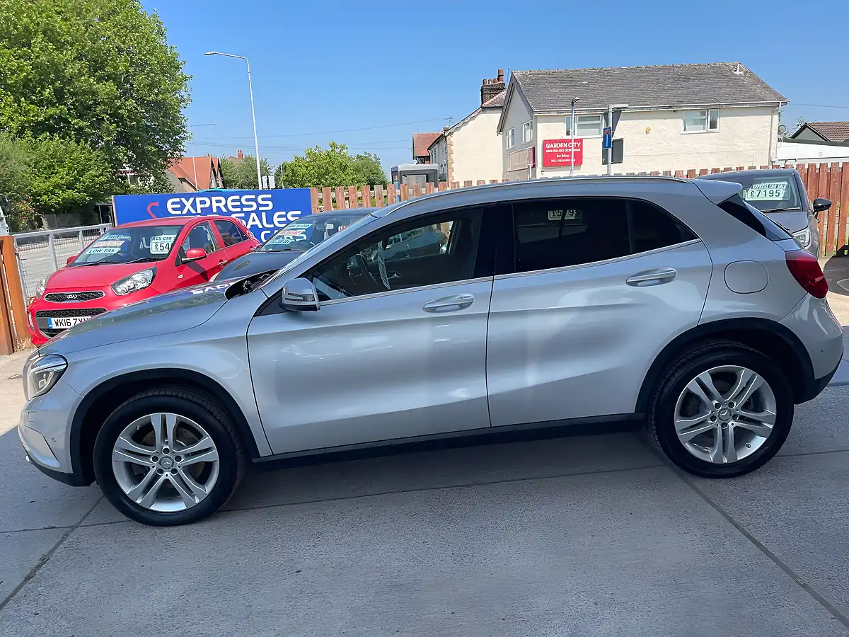 Used 2016 Mercedes-Benz Gla Sport (premium Plus) Silver - Interior and Exterior details 6