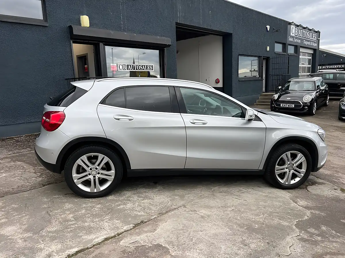 Used 2016 Mercedes-Benz Gla Sport (premium) Silver - Interior and Exterior details 3
