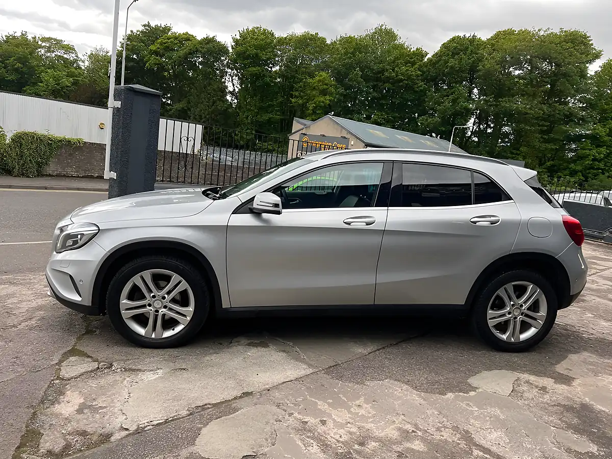 Used 2016 Mercedes-Benz Gla Sport (premium) Silver - Interior and Exterior details 7