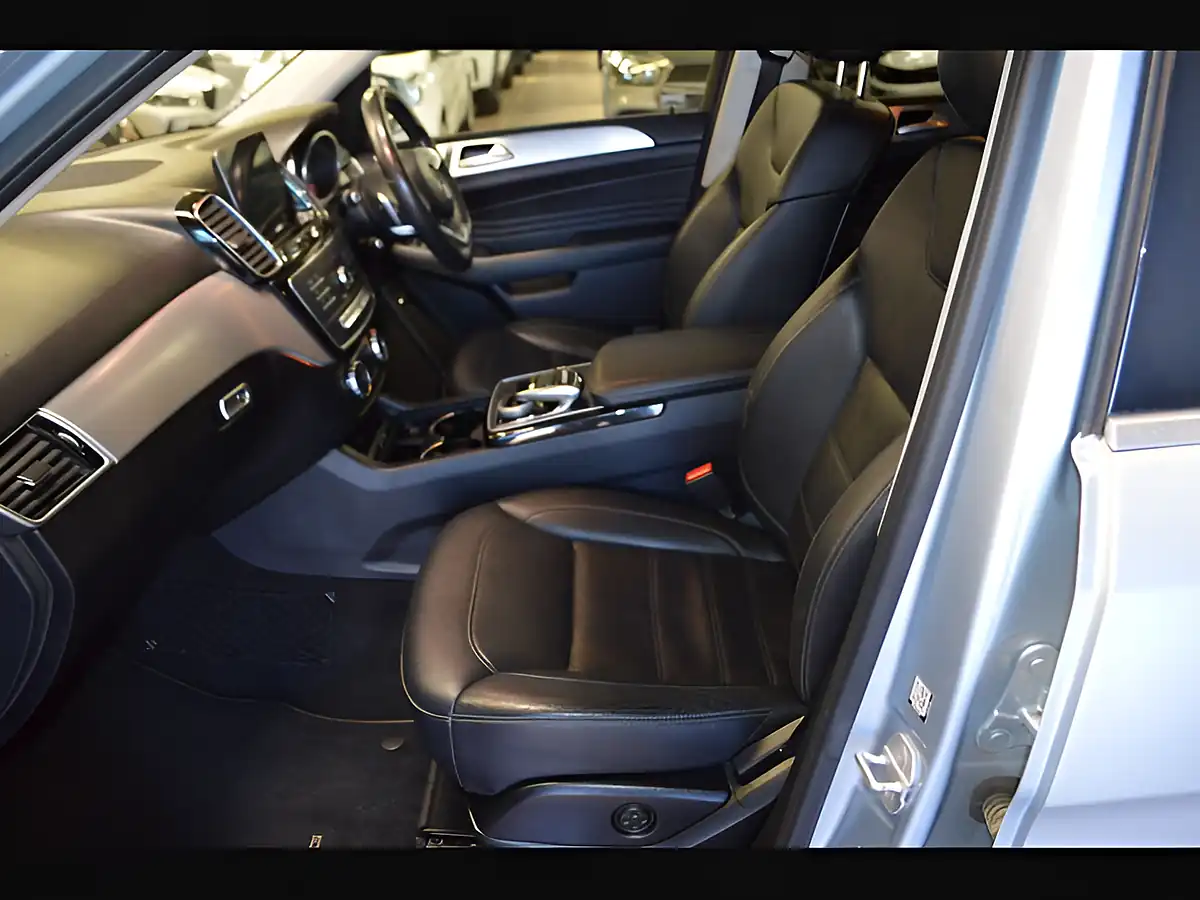 Used 2016 Mercedes-Benz Gle AMG Line Diamond Silver - Interior and Exterior details 13