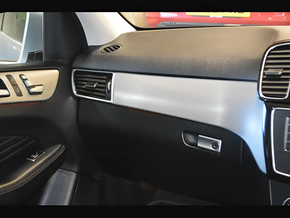 Used 2016 Mercedes-Benz Gle AMG Line Diamond Silver - Interior and Exterior details 16