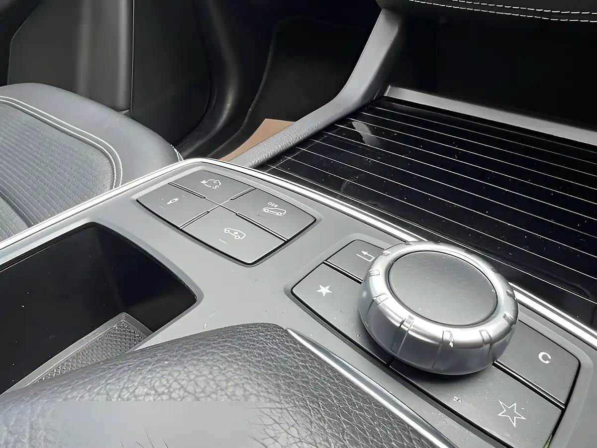 Used 2016 Mercedes-Benz M Class ML63 AMG Polar White - Interior and Exterior details 16
