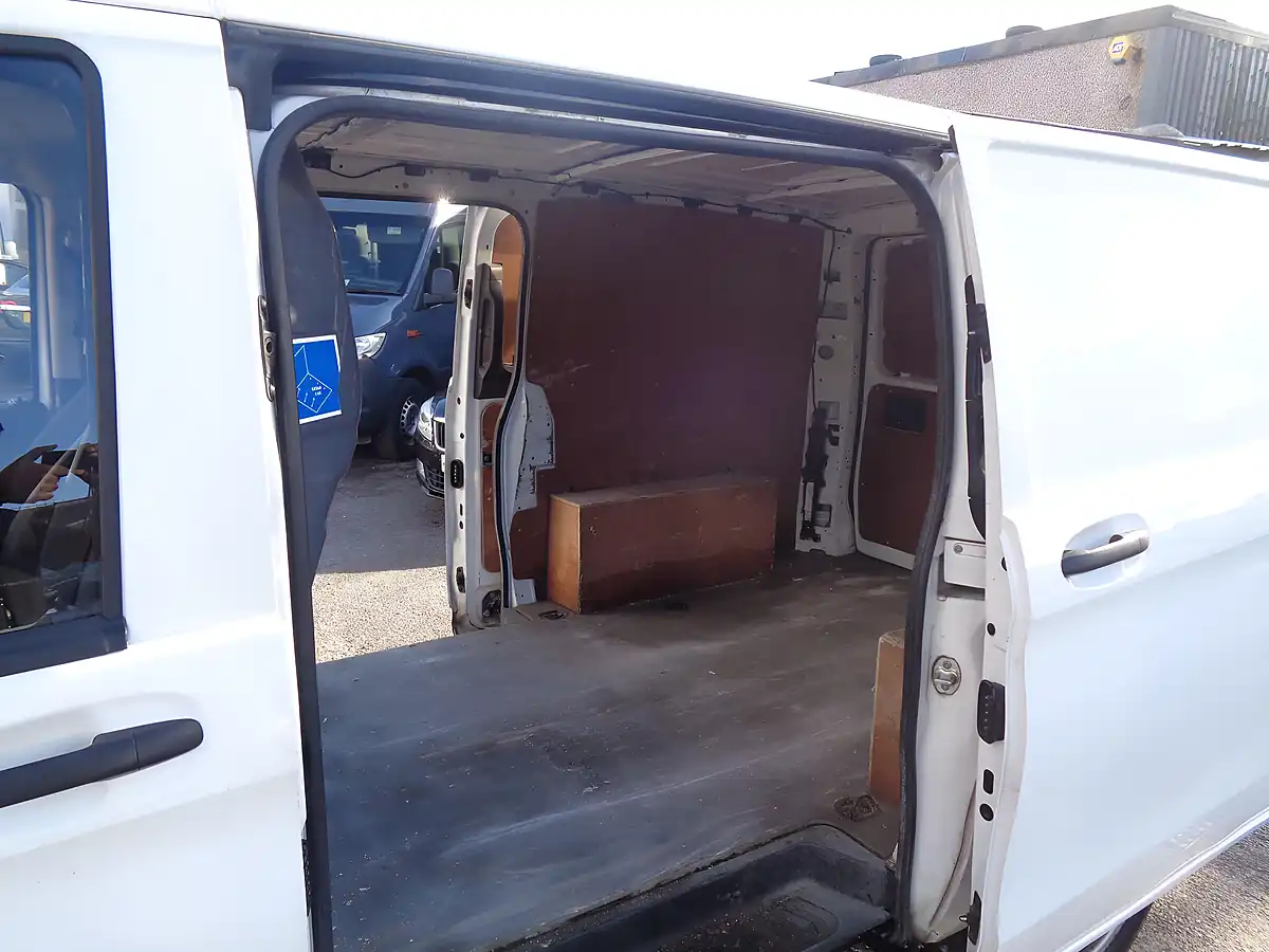 Used 2016 Mercedes-Benz Vito Panel Van L2 White - Interior and Exterior details 15