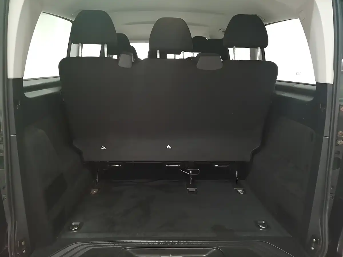 Used 2016 Mercedes-Benz Vito Pro Tourer Double Cab Black - Interior and Exterior details 11