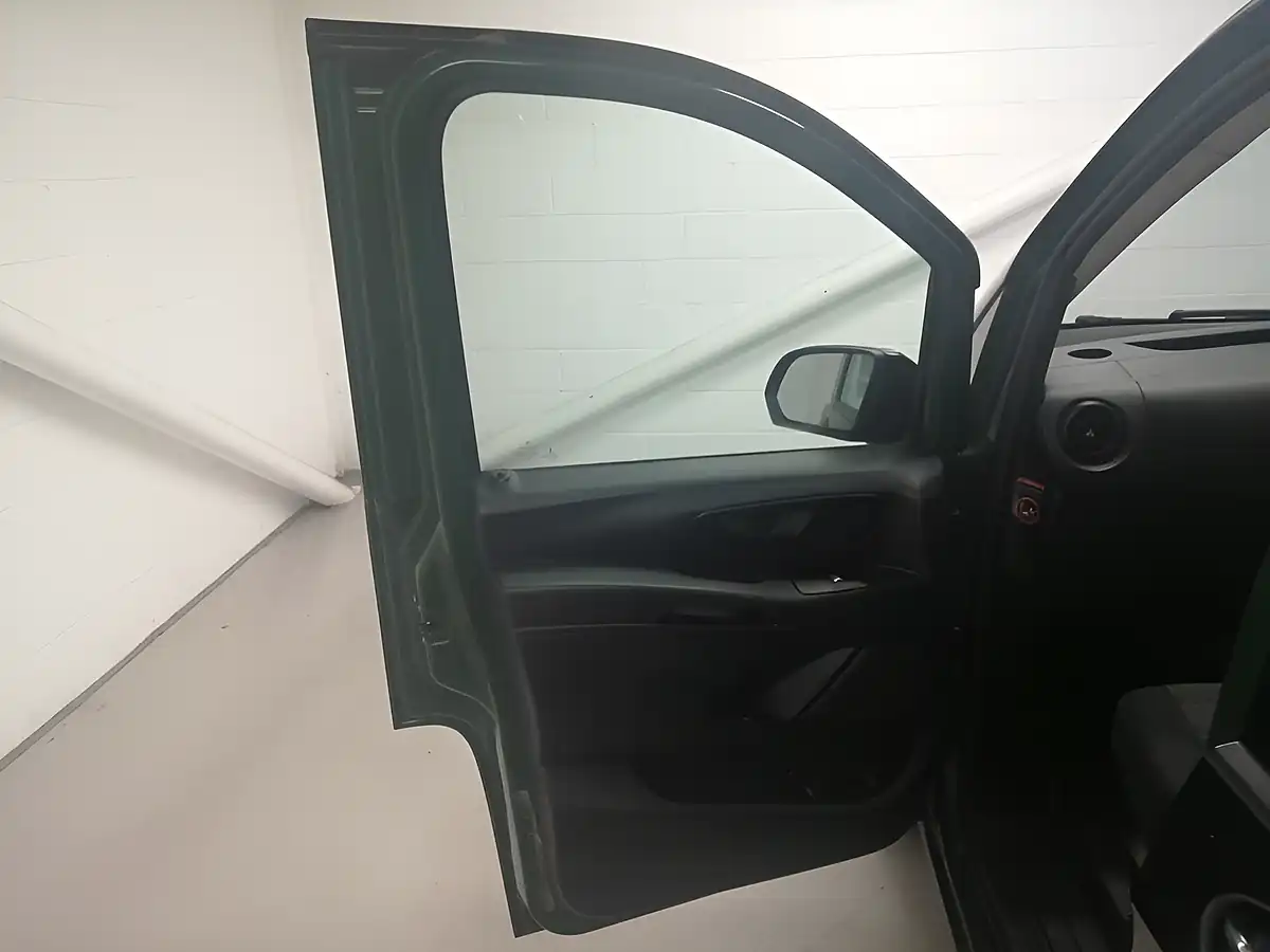 Used 2016 Mercedes-Benz Vito Pro Tourer Double Cab Black - Interior and Exterior details 19