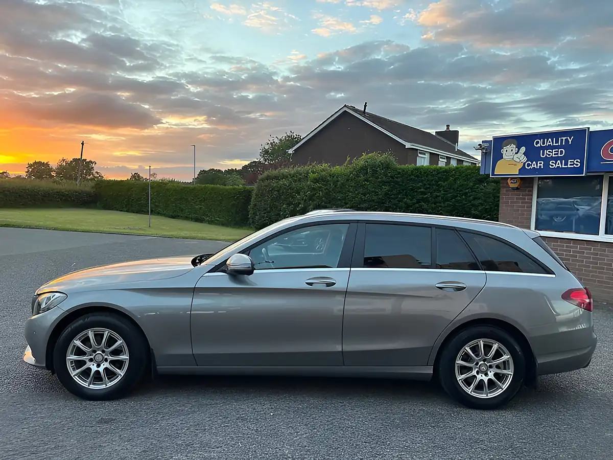 Used 2016 Mercedes C Class Se Executive Palladium Silver - Interior and Exterior details 5