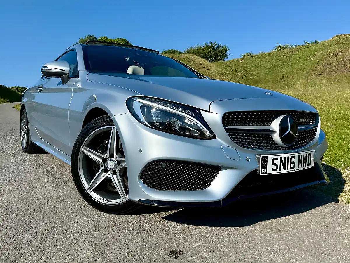 Used 2016 Mercedes C200 AMG Line Premium Plus Silver - Interior and Exterior details 11