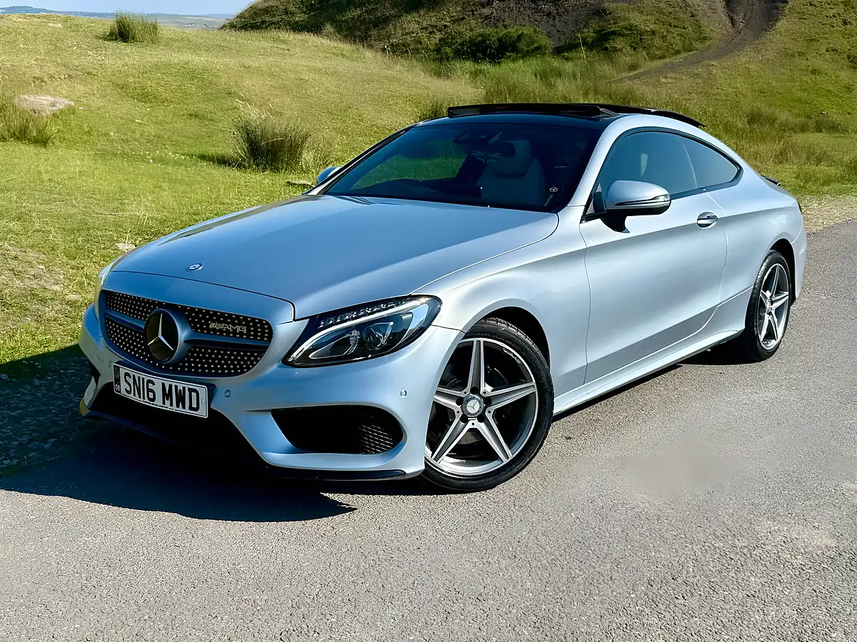 Used 2016 Mercedes C200 AMG Line Premium Plus Silver - Interior and Exterior details 13