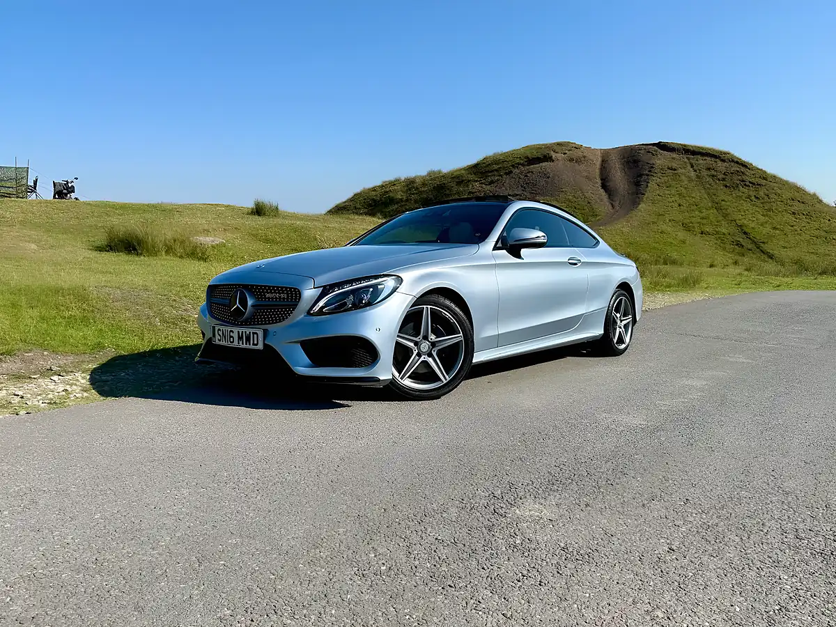 Used 2016 Mercedes C200 AMG Line Premium Plus Silver - Interior and Exterior details 14