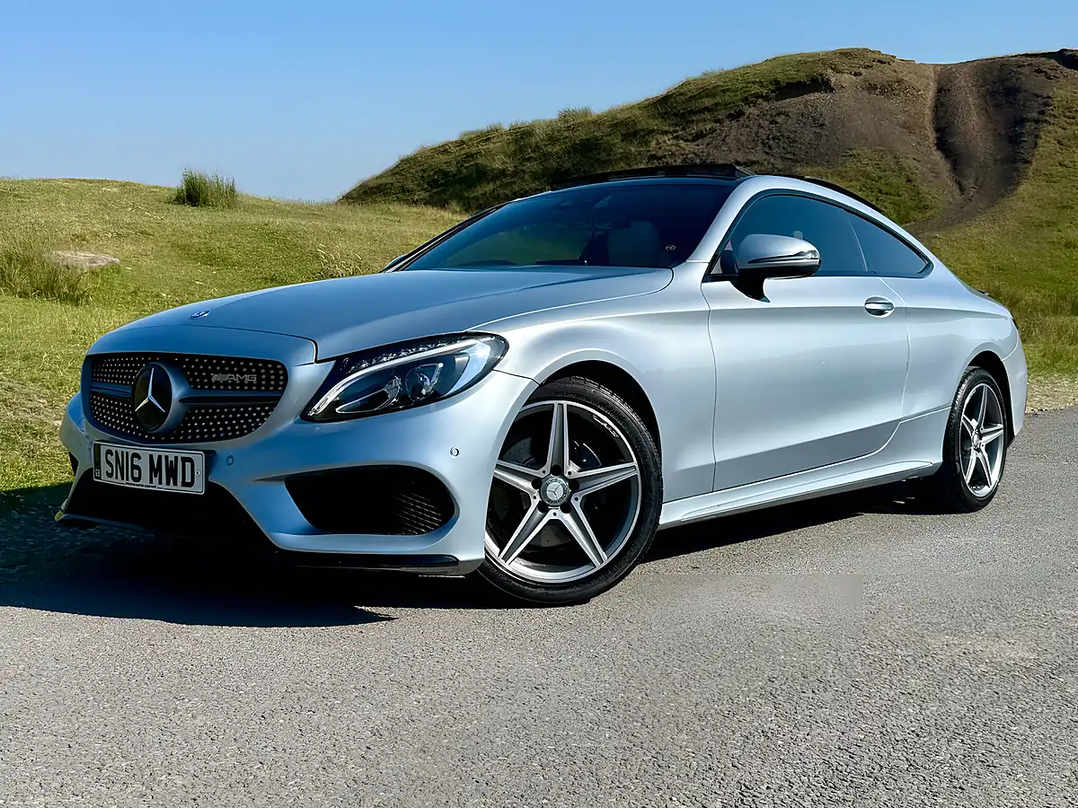 Used 2016 Mercedes C200 AMG Line Premium Plus Silver - Interior and Exterior details 4