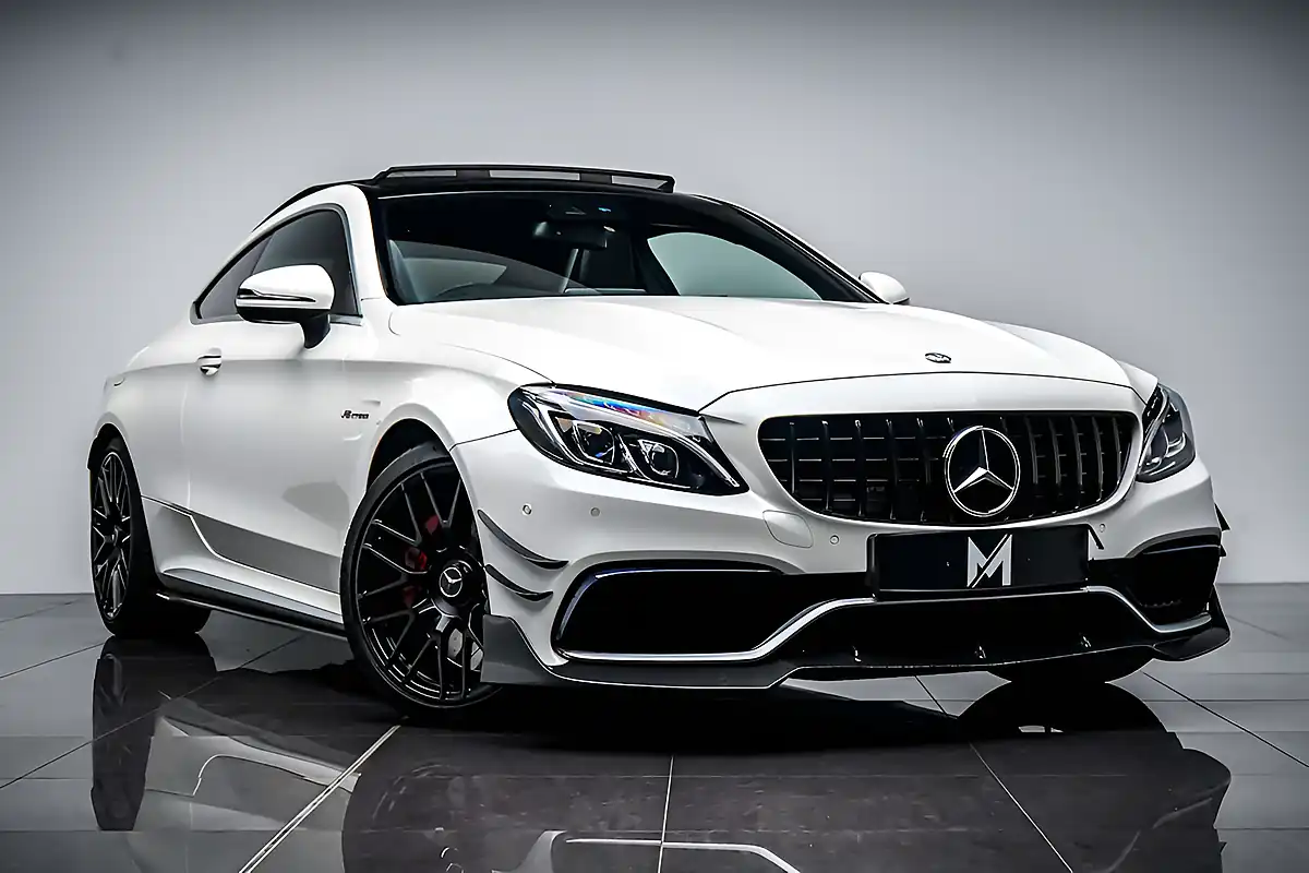 Used 2016 Mercedes C63 AMG S (premium) Diamond White - Front View