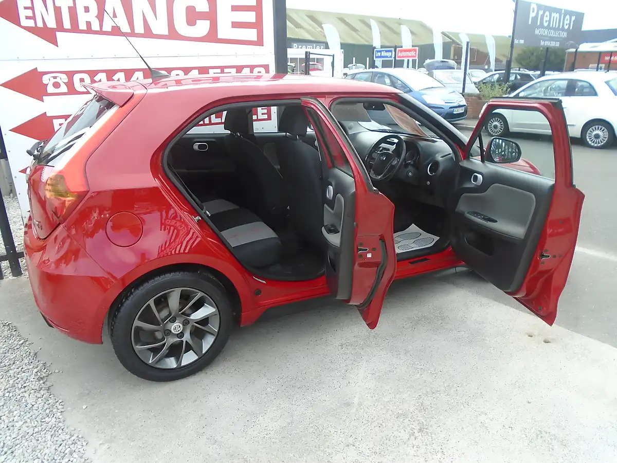 Used 2016 MG MG3 3Form Sport Red - Interior and Exterior details 5