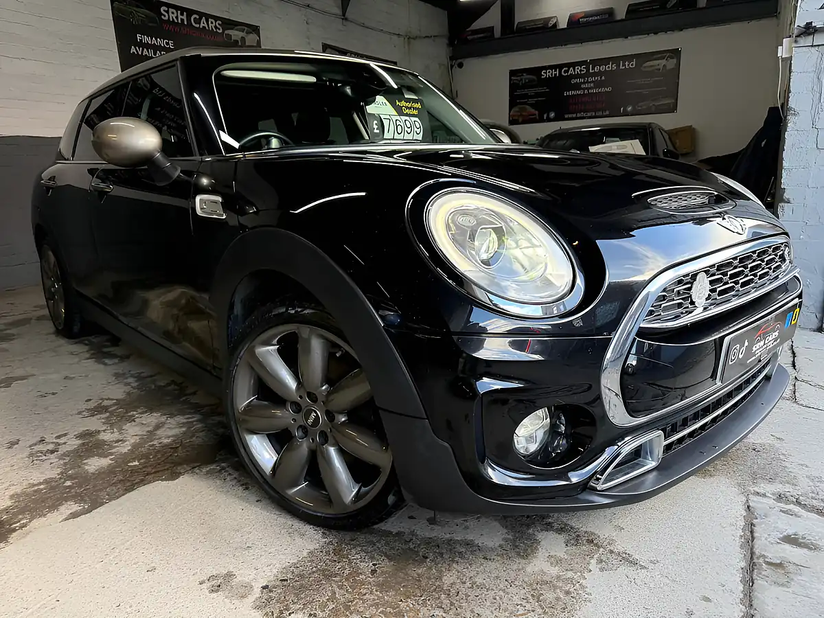 Used 2016 MINI Clubman Cooper Black - Front View