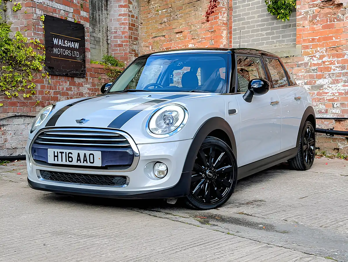 Used 2016 MINI Clubman Cooper Blue - Interior and Exterior details 8