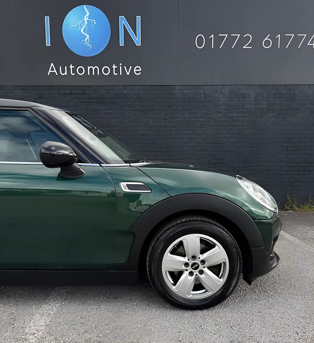 Used 2016 MINI Clubman Cooper British Racing Green - Interior and Exterior details 11