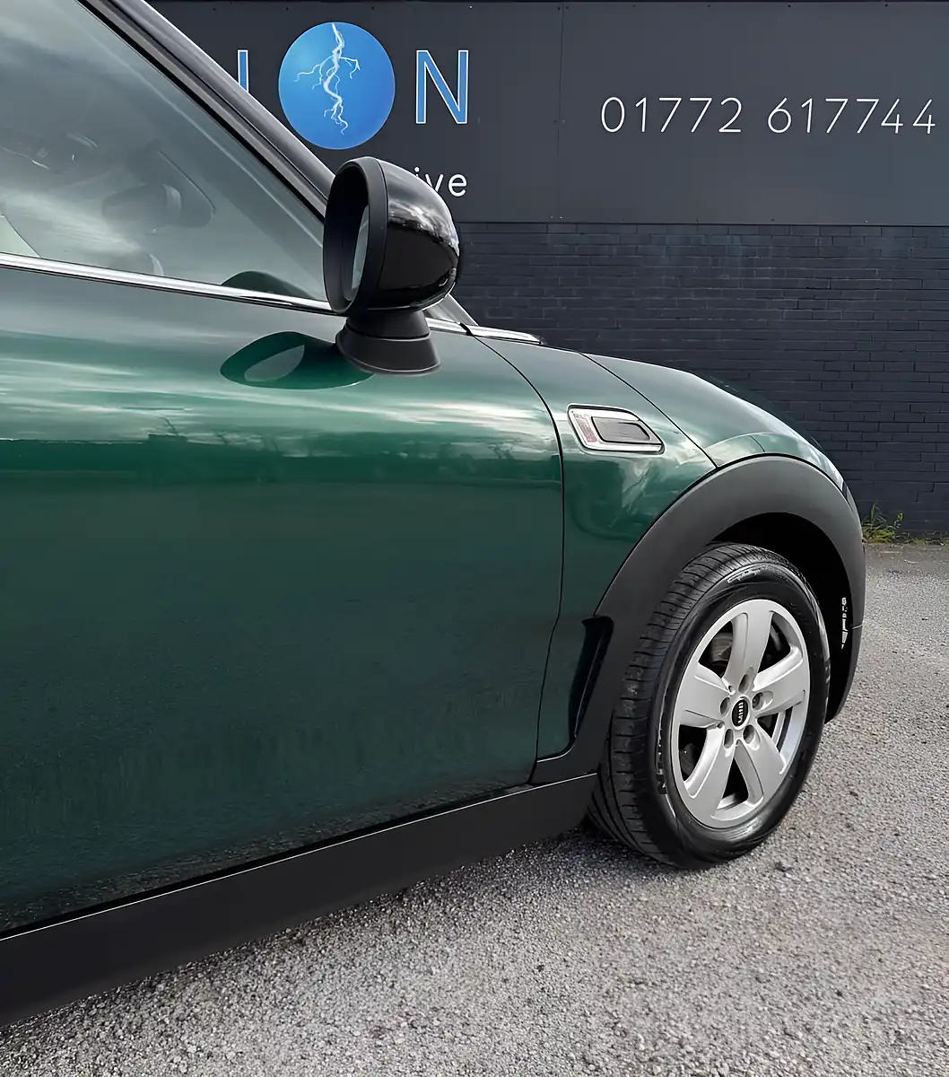 Used 2016 MINI Clubman Cooper British Racing Green - Interior and Exterior details 8