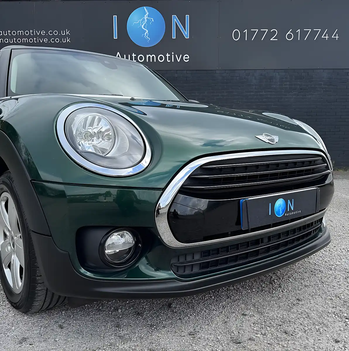 Used 2016 MINI Clubman Cooper British Racing Green - Interior and Exterior details 9