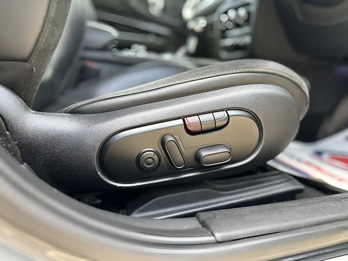 Used 2016 MINI Clubman Cooper Grey - Interior and Exterior details 4