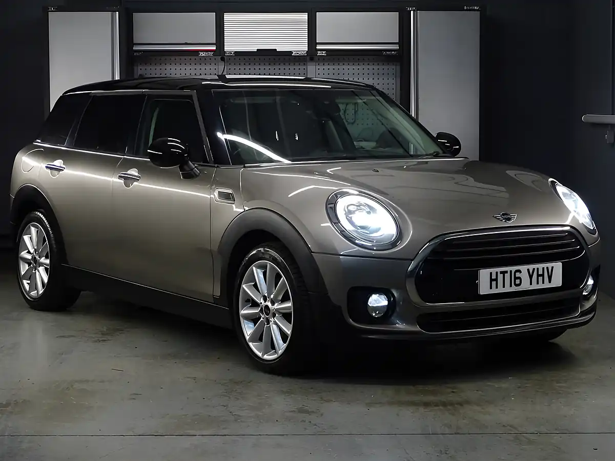 Used 2016 MINI Clubman Cooper Melting Silver Metallic - Front View