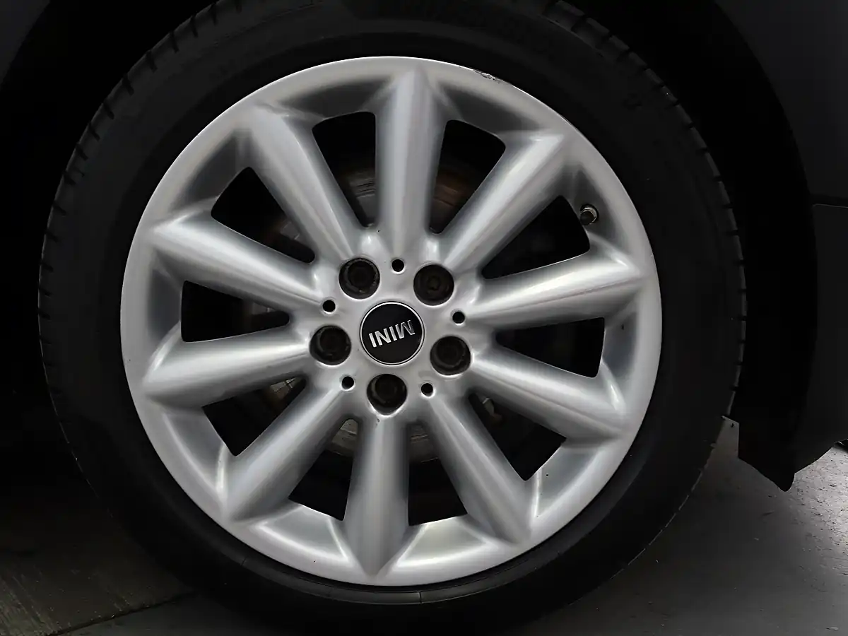 Used 2016 MINI Clubman Cooper Melting Silver Metallic - Interior and Exterior details 13