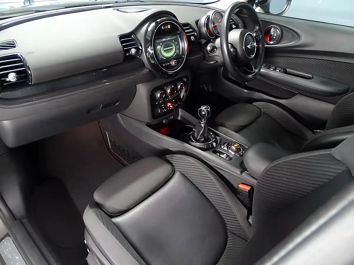 Used 2016 MINI Clubman Cooper Melting Silver Metallic - Interior and Exterior details 14