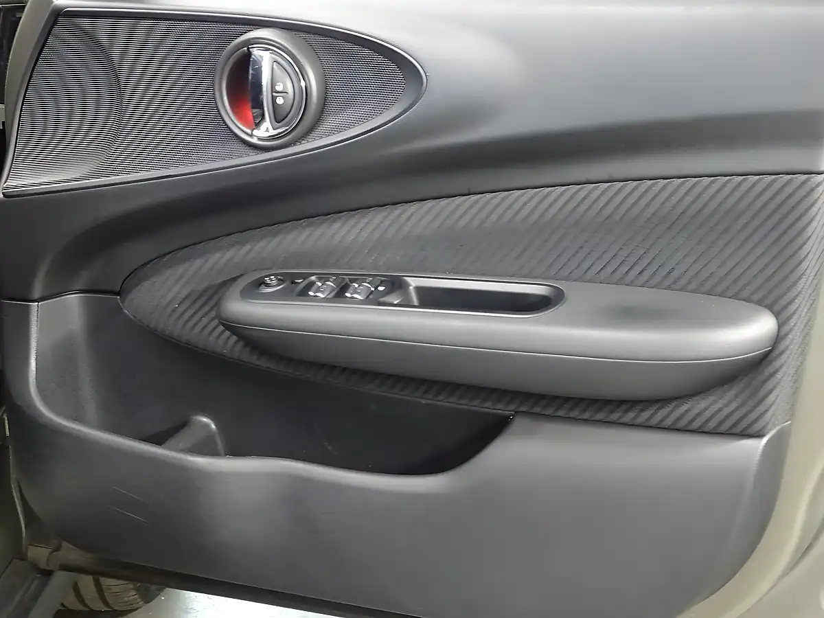 Used 2016 MINI Clubman Cooper Melting Silver Metallic - Interior and Exterior details 18