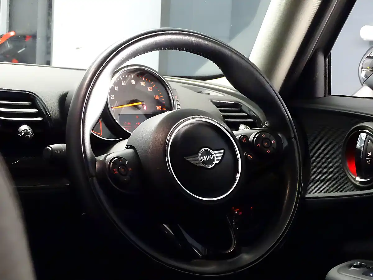 Used 2016 MINI Clubman Cooper Melting Silver Metallic - Interior and Exterior details 19