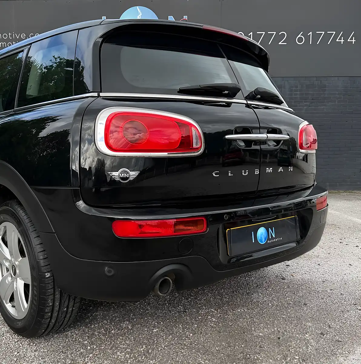 Used 2016 MINI Clubman Cooper Midnight Black - Interior and Exterior details 10