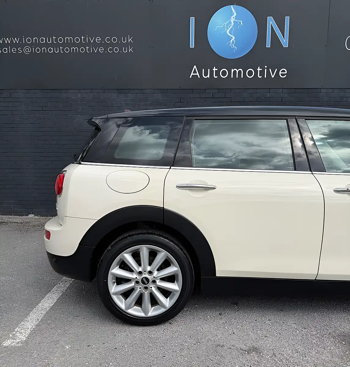 Used 2016 MINI Clubman Cooper Pepper White - Interior and Exterior details 11