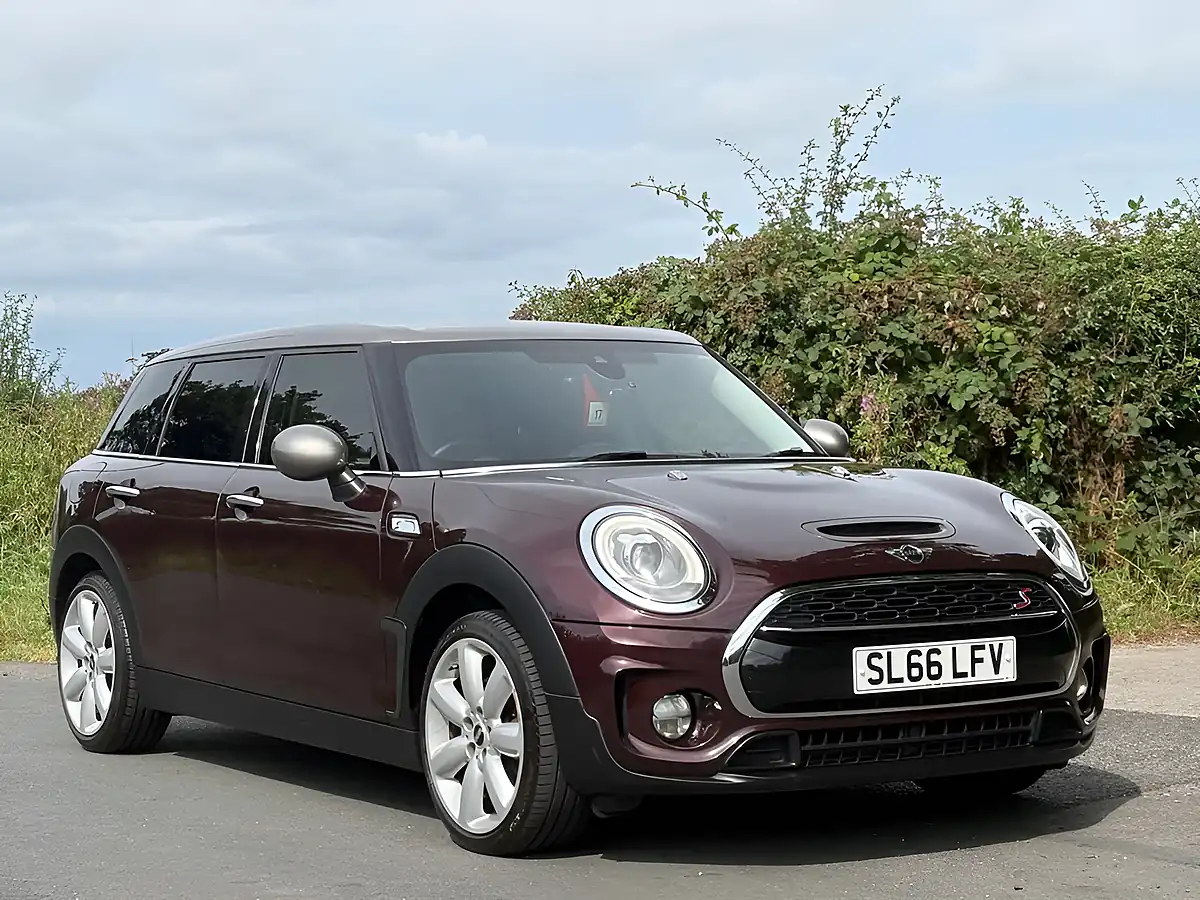 Used 2016 MINI Clubman Cooper Red - Front View