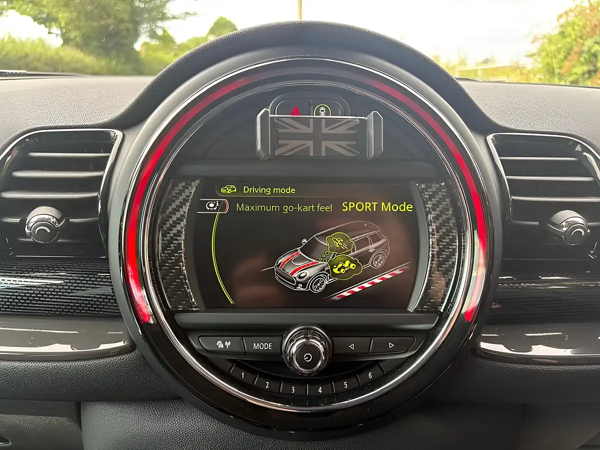 Used 2016 MINI Clubman Cooper Red - Interior and Exterior details 12